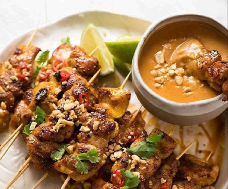 tiras de pollo satay con nueces