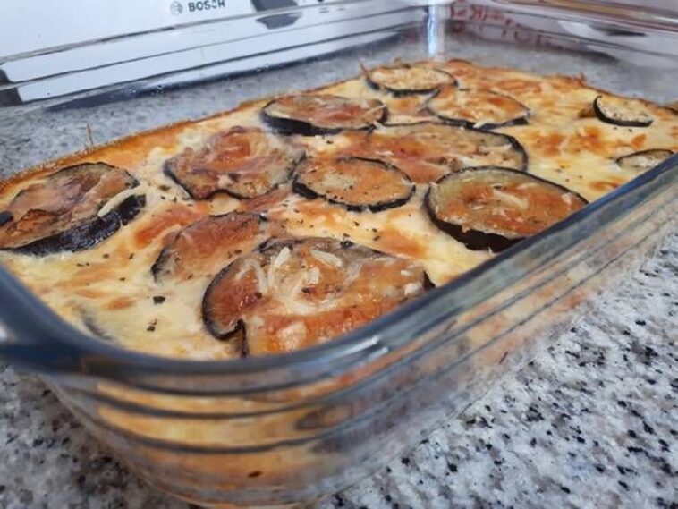 Pastel de berenjena, tomate y halloumi: receta deliciosa