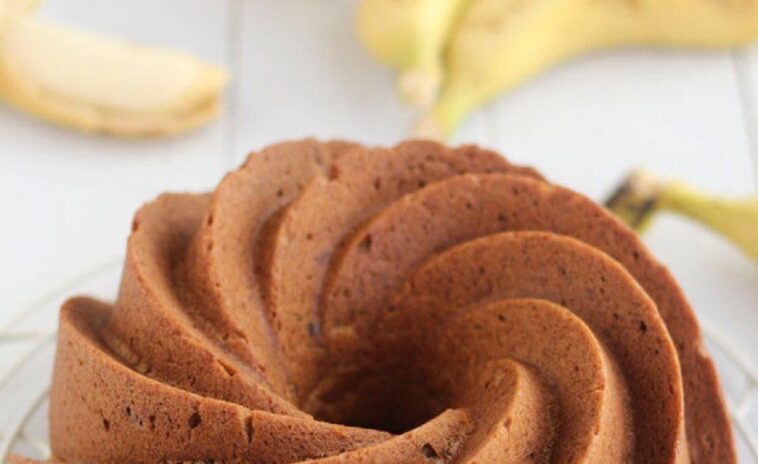 Bundt cake de plátano: un pastel suave, acogedor y saludable