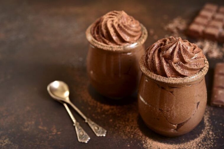 Cómo preparar la deliciosa mousse de chocolate con cardamomo y jengibre: un postre sencillo y picante, perfecto para la merienda.