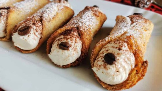 cannoli de pandoro